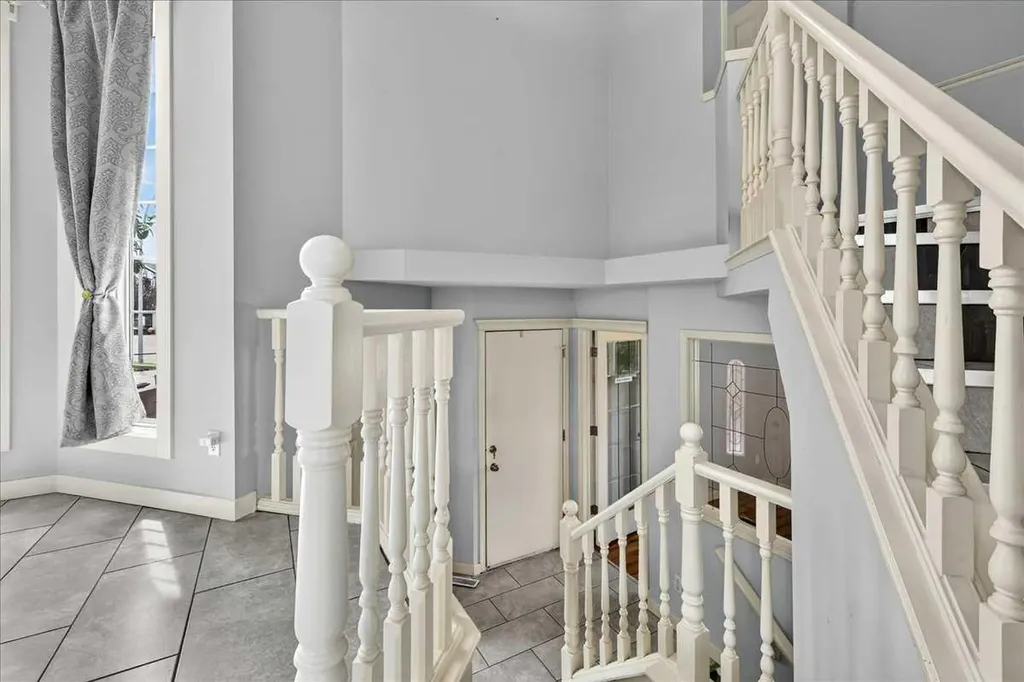 254 Douglas Glen Heath SE Calgary AB T2Z 2N1