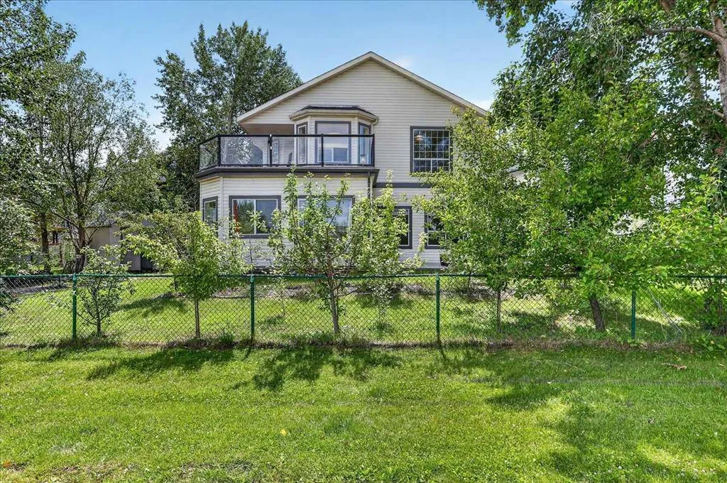 254 Douglas Glen Heath SE Calgary AB T2Z 2N1