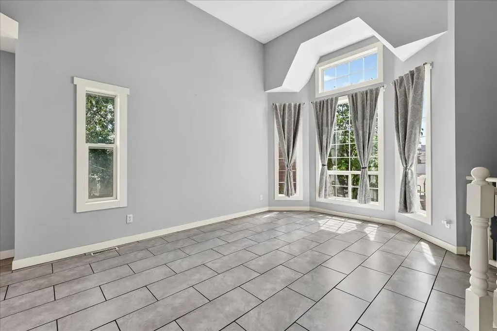 254 Douglas Glen Heath SE Calgary AB T2Z 2N1