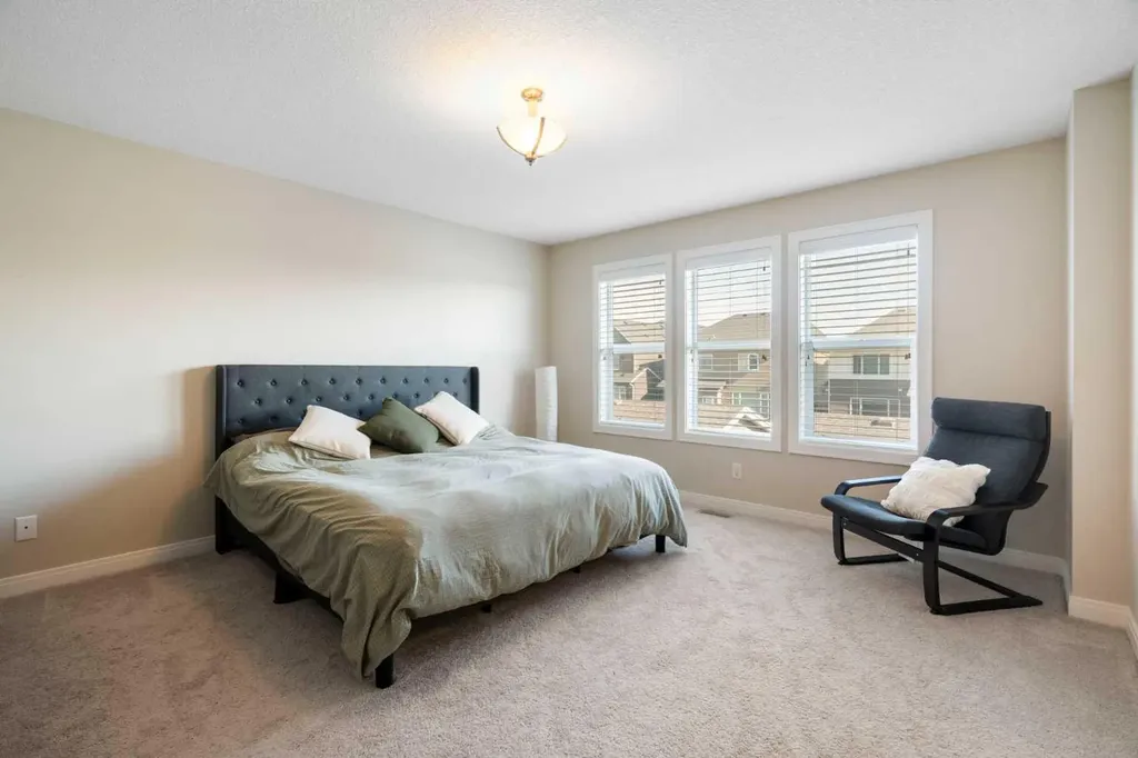 214 Cooperswood Green SW Airdrie AB T4B 3Y6