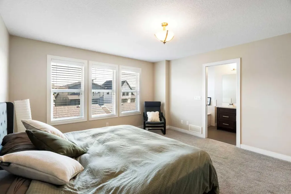 214 Cooperswood Green SW Airdrie AB T4B 3Y6