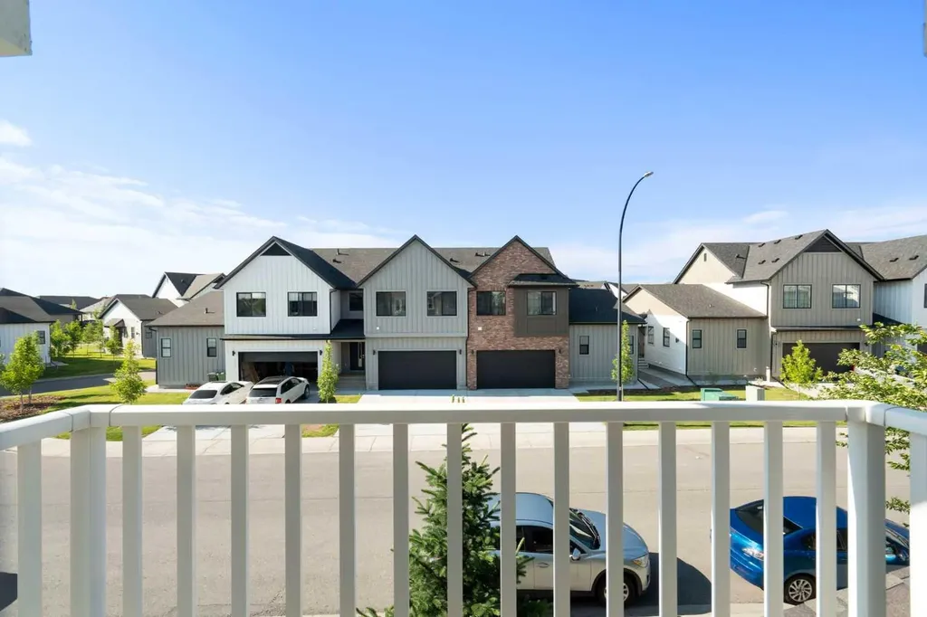 214 Cooperswood Green SW Airdrie AB T4B 3Y6