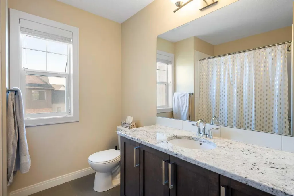 214 Cooperswood Green SW Airdrie AB T4B 3Y6