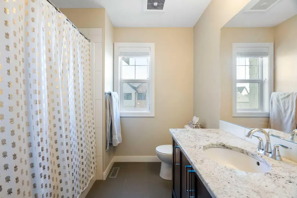 214 Cooperswood Green SW Airdrie AB T4B 3Y6