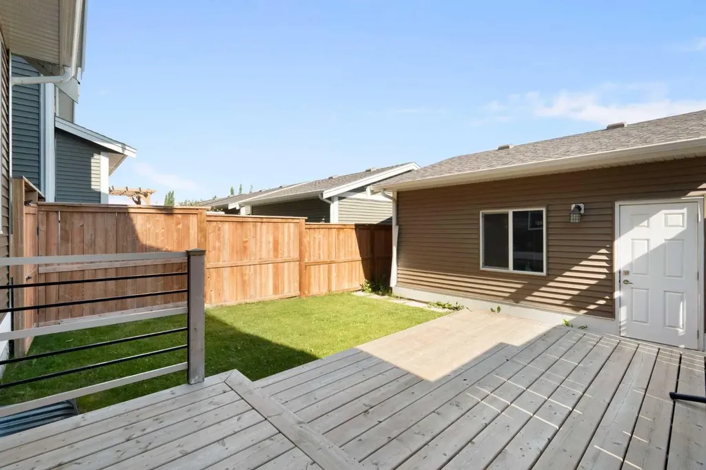 214 Cooperswood Green SW Airdrie AB T4B 3Y6