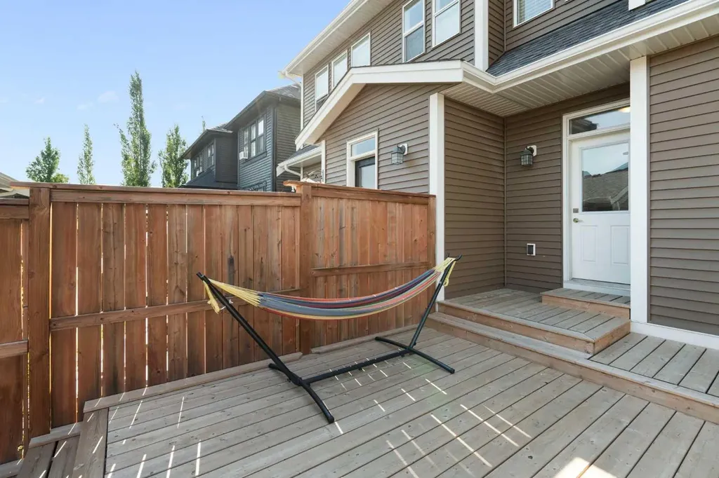 214 Cooperswood Green SW Airdrie AB T4B 3Y6