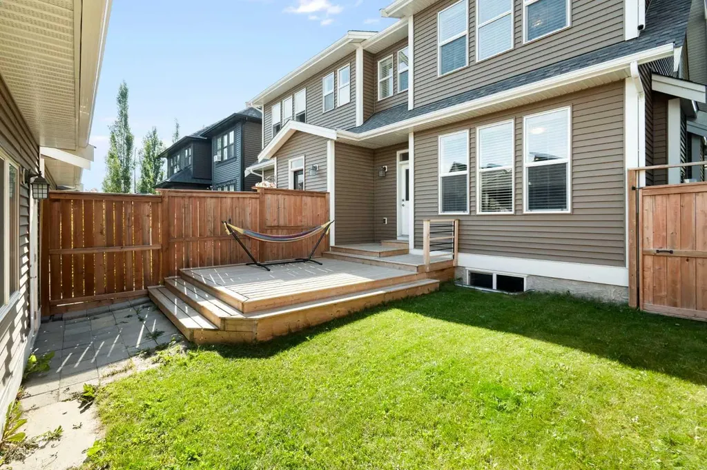 214 Cooperswood Green SW Airdrie AB T4B 3Y6