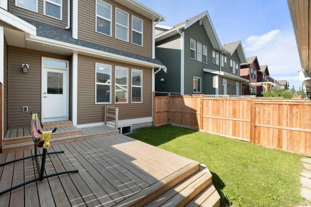 214 Cooperswood Green SW Airdrie AB T4B 3Y6