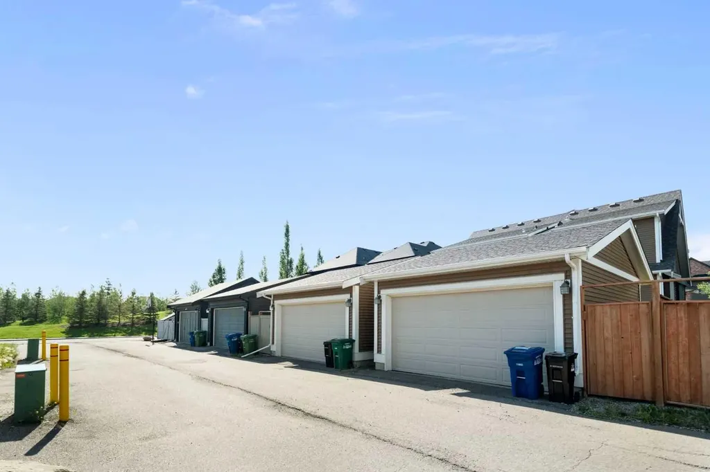 214 Cooperswood Green SW Airdrie AB T4B 3Y6