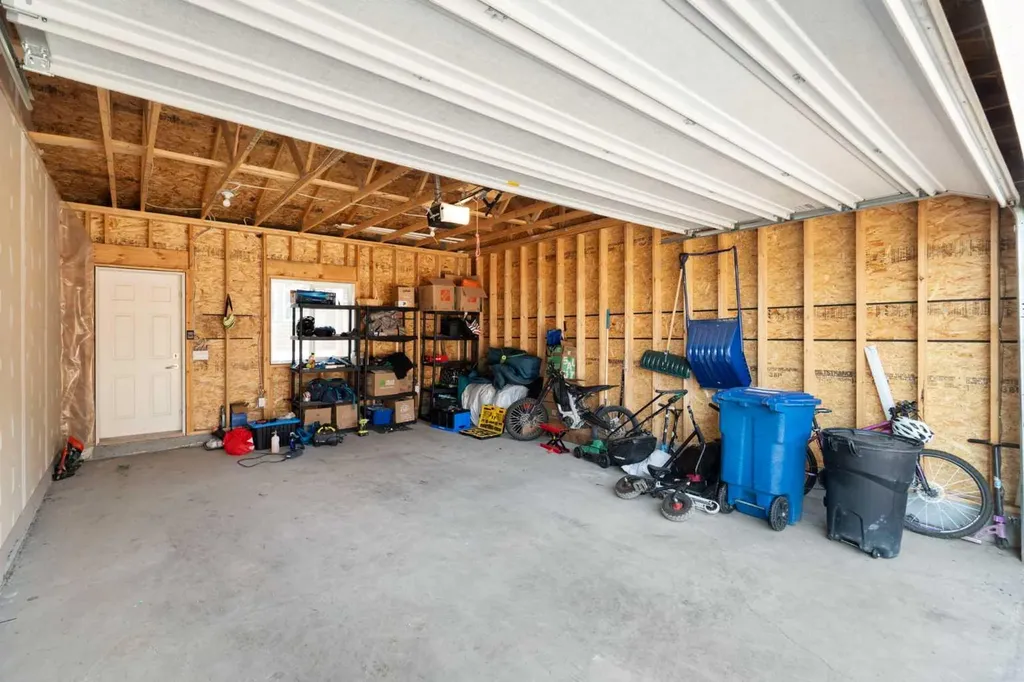 214 Cooperswood Green SW Airdrie AB T4B 3Y6