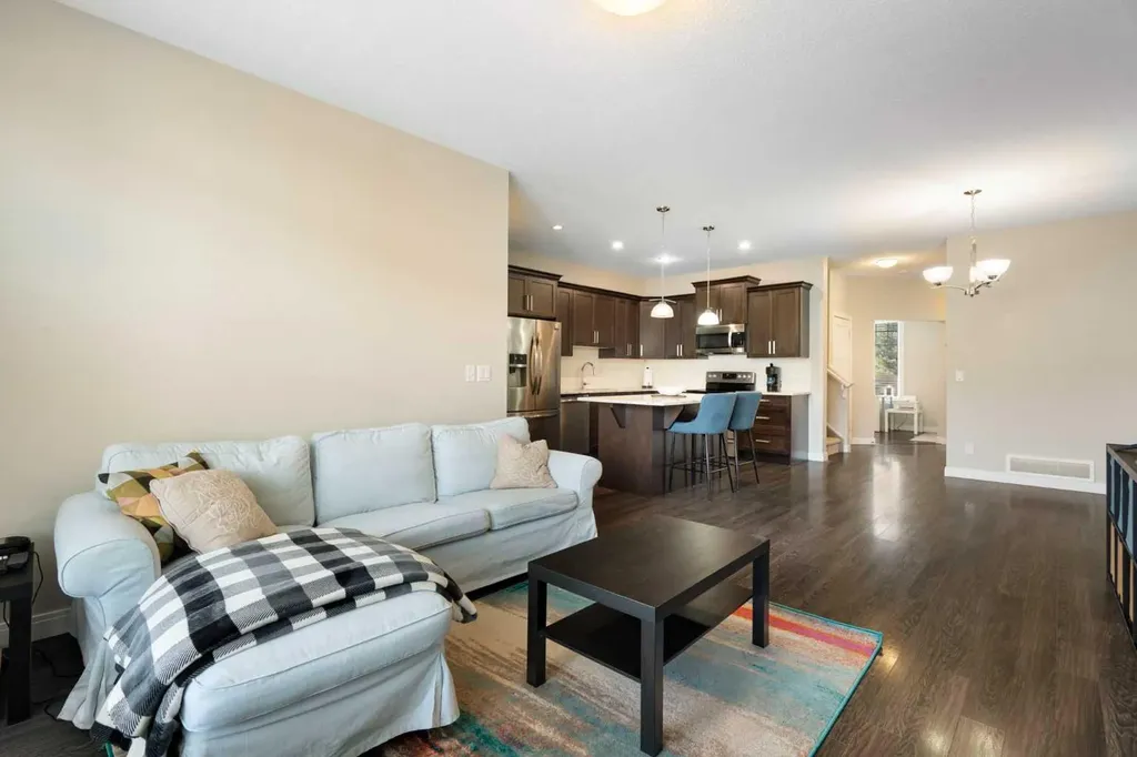 214 Cooperswood Green SW Airdrie AB T4B 3Y6