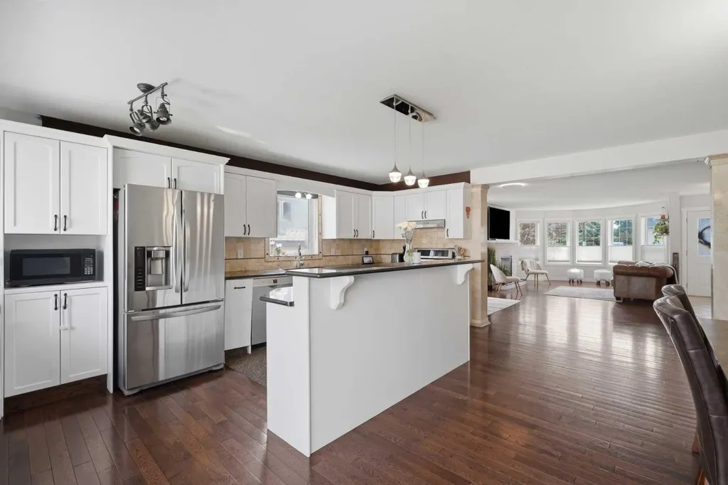 5 Westwood Crescent Sylvan Lake AB T4S 1P6