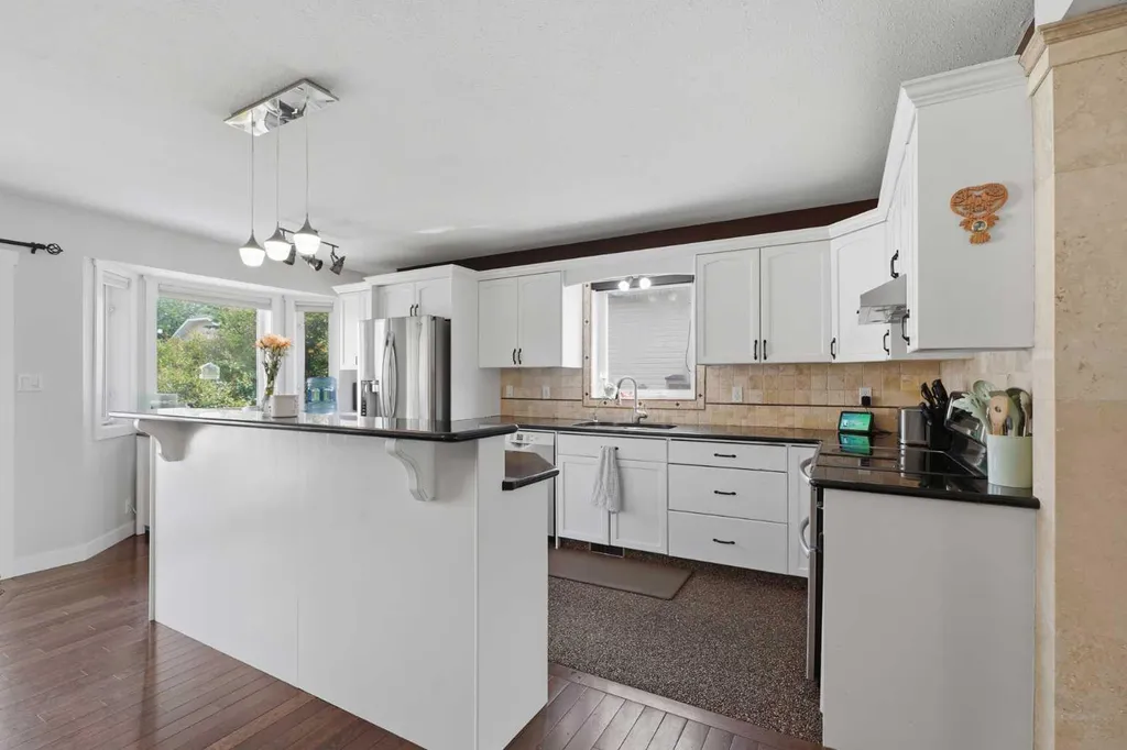 5 Westwood Crescent Sylvan Lake AB T4S 1P6