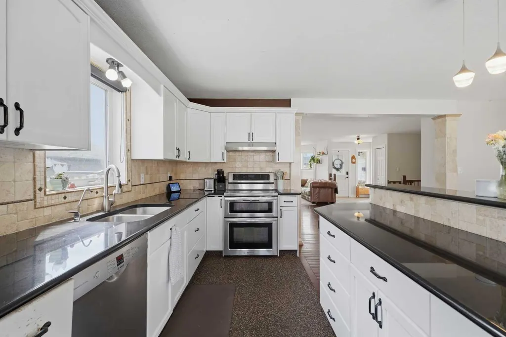 5 Westwood Crescent Sylvan Lake AB T4S 1P6