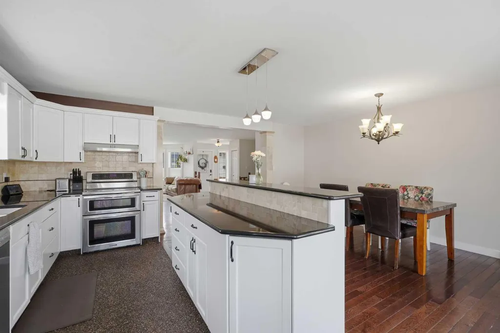 5 Westwood Crescent Sylvan Lake AB T4S 1P6