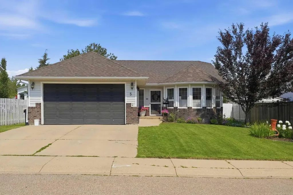 5 Westwood Crescent Sylvan Lake AB T4S 1P6
