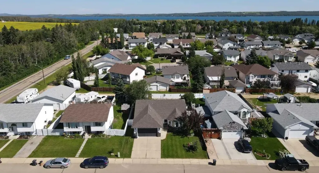 5 Westwood Crescent Sylvan Lake AB T4S 1P6