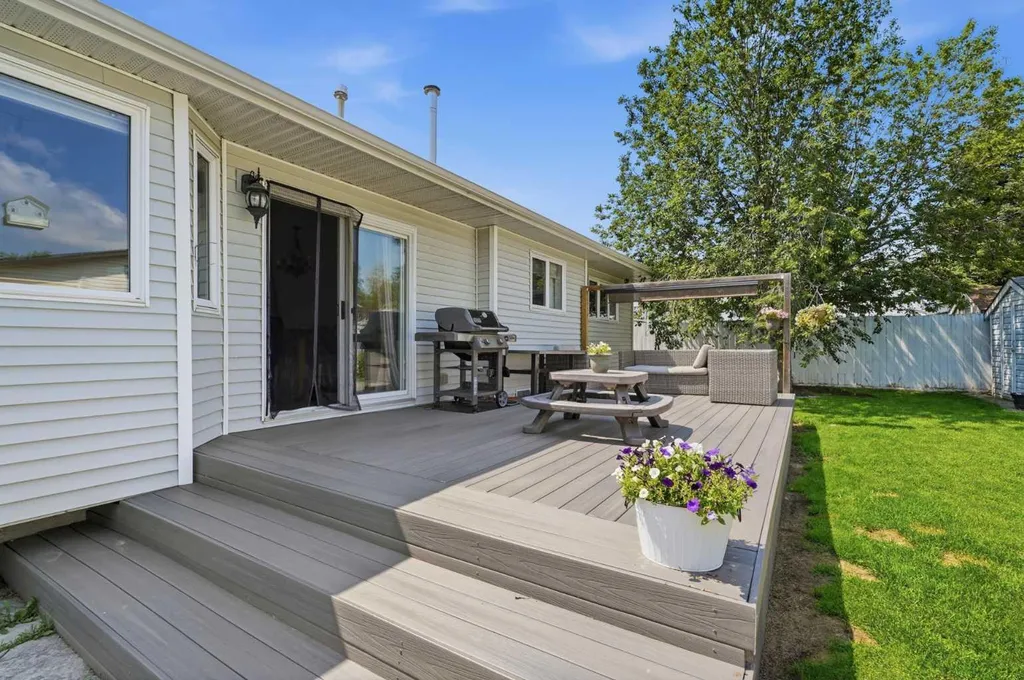 5 Westwood Crescent Sylvan Lake AB T4S 1P6