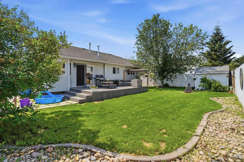 5 Westwood Crescent Sylvan Lake AB T4S 1P6