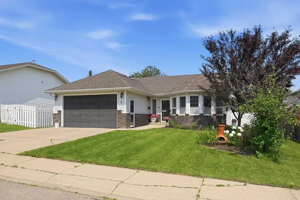 5 Westwood Crescent Sylvan Lake AB T4S 1P6