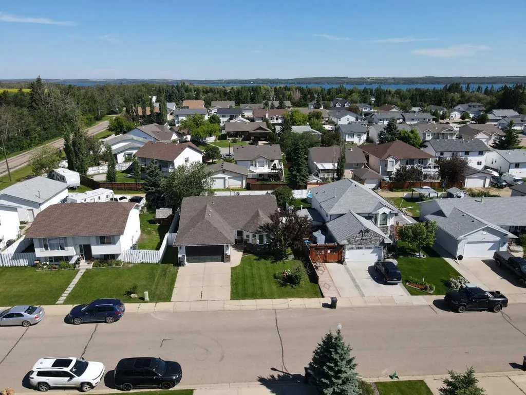 5 Westwood Crescent Sylvan Lake AB T4S 1P6