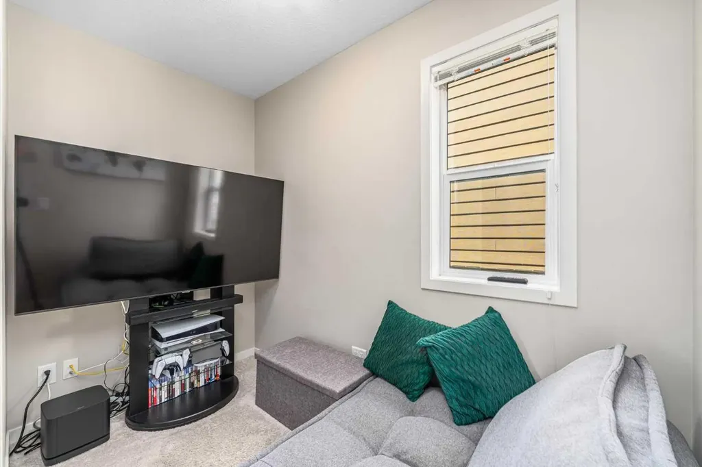 158 Mahogany Grove SE Calgary AB T3M 1W9