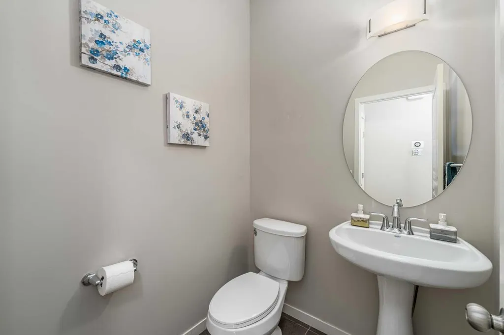 158 Mahogany Grove SE Calgary AB T3M 1W9