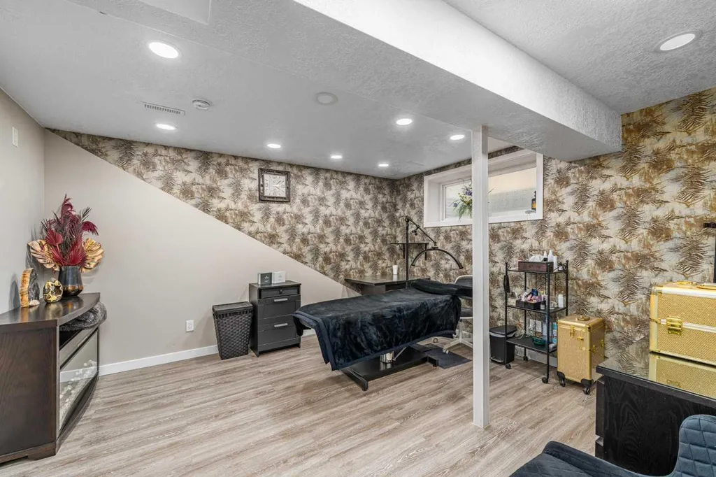 158 Mahogany Grove SE Calgary AB T3M 1W9