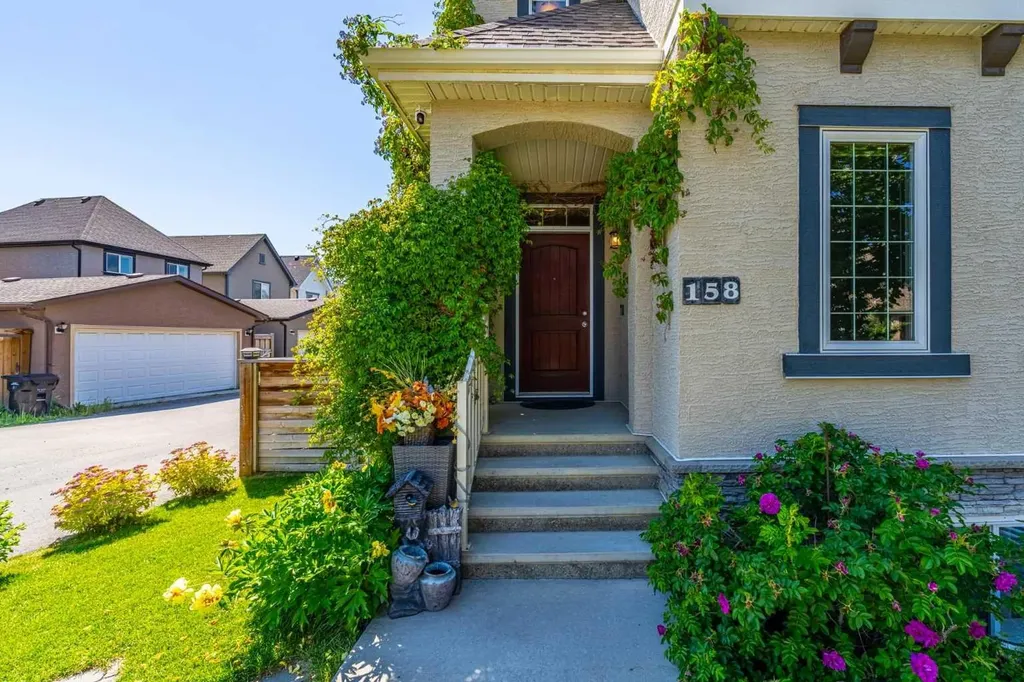 158 Mahogany Grove SE Calgary AB T3M 1W9