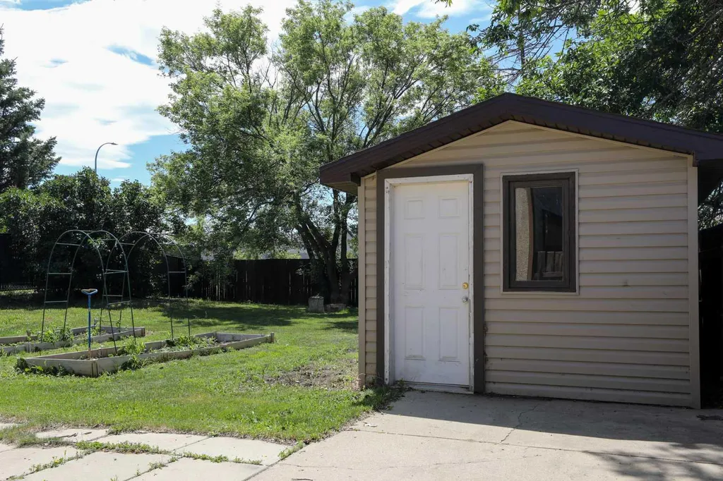 41 Rutgers Crescent W Lethbridge AB T1K 4S8