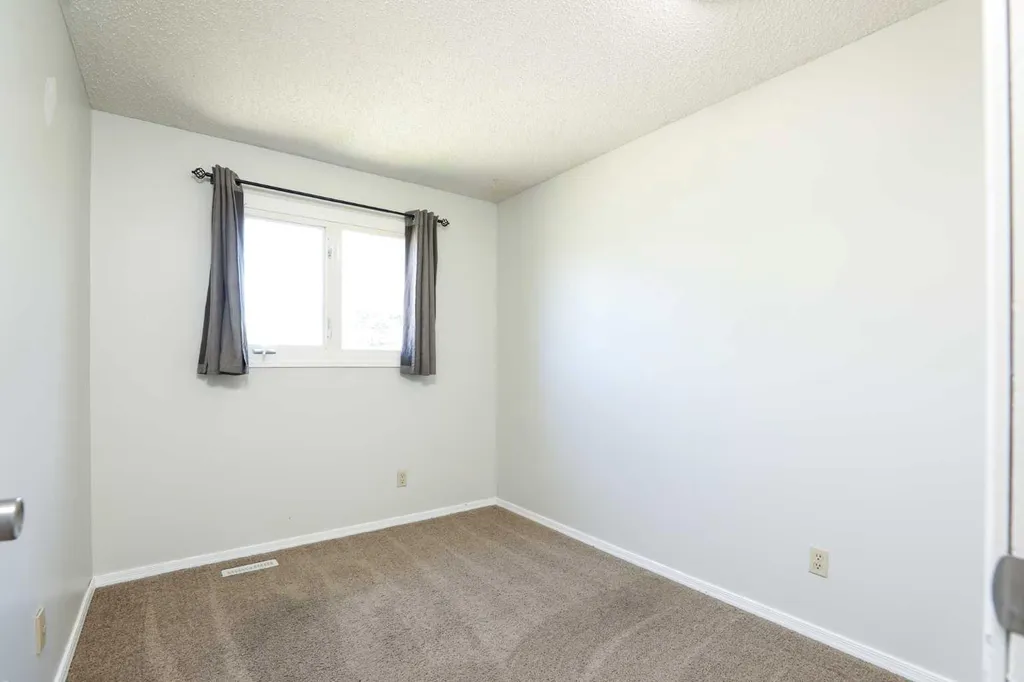 41 Rutgers Crescent W Lethbridge AB T1K 4S8