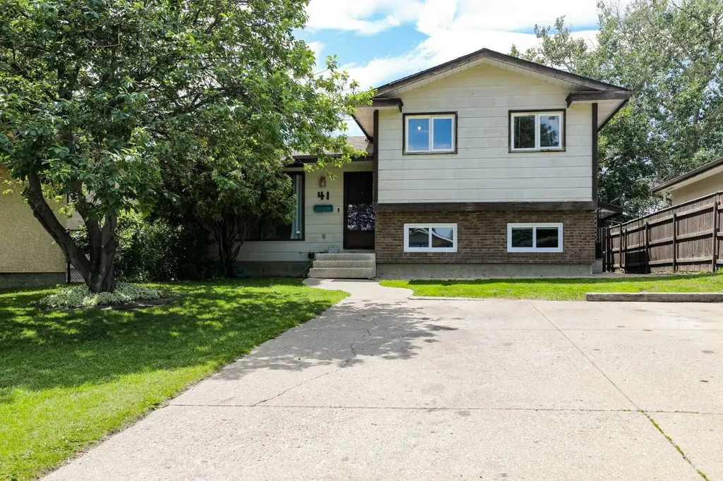 41 Rutgers Crescent W Lethbridge AB T1K 4S8