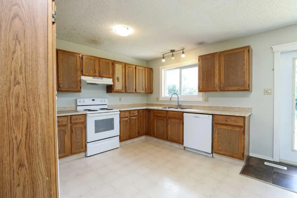 41 Rutgers Crescent W Lethbridge AB T1K 4S8