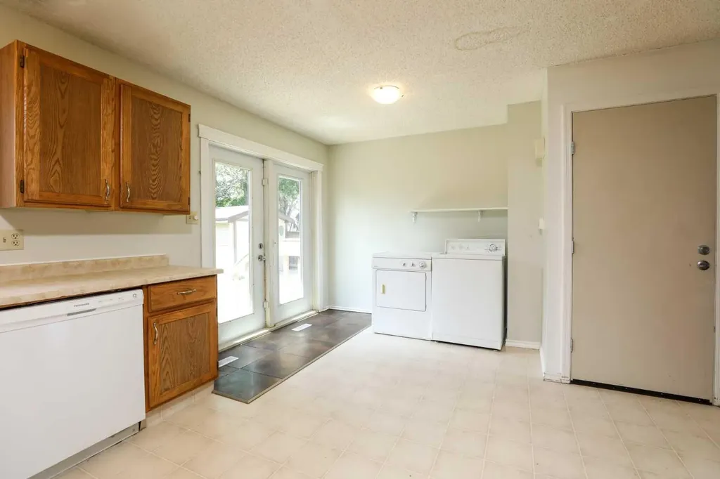 41 Rutgers Crescent W Lethbridge AB T1K 4S8