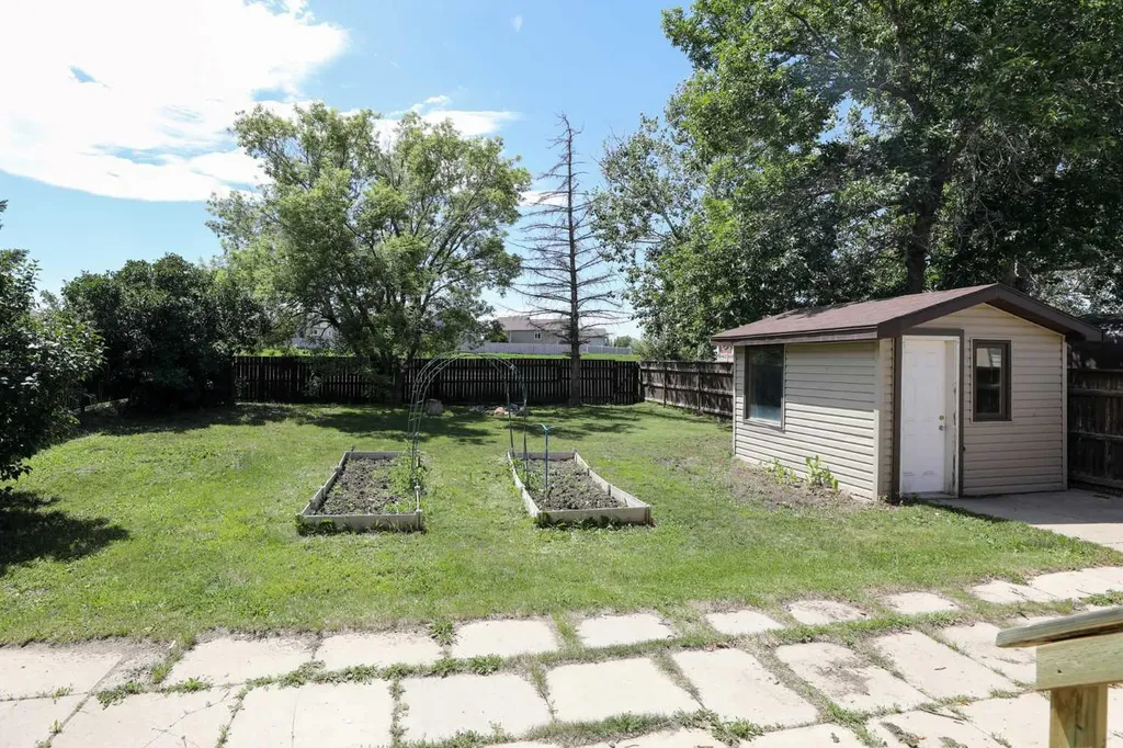 41 Rutgers Crescent W Lethbridge AB T1K 4S8