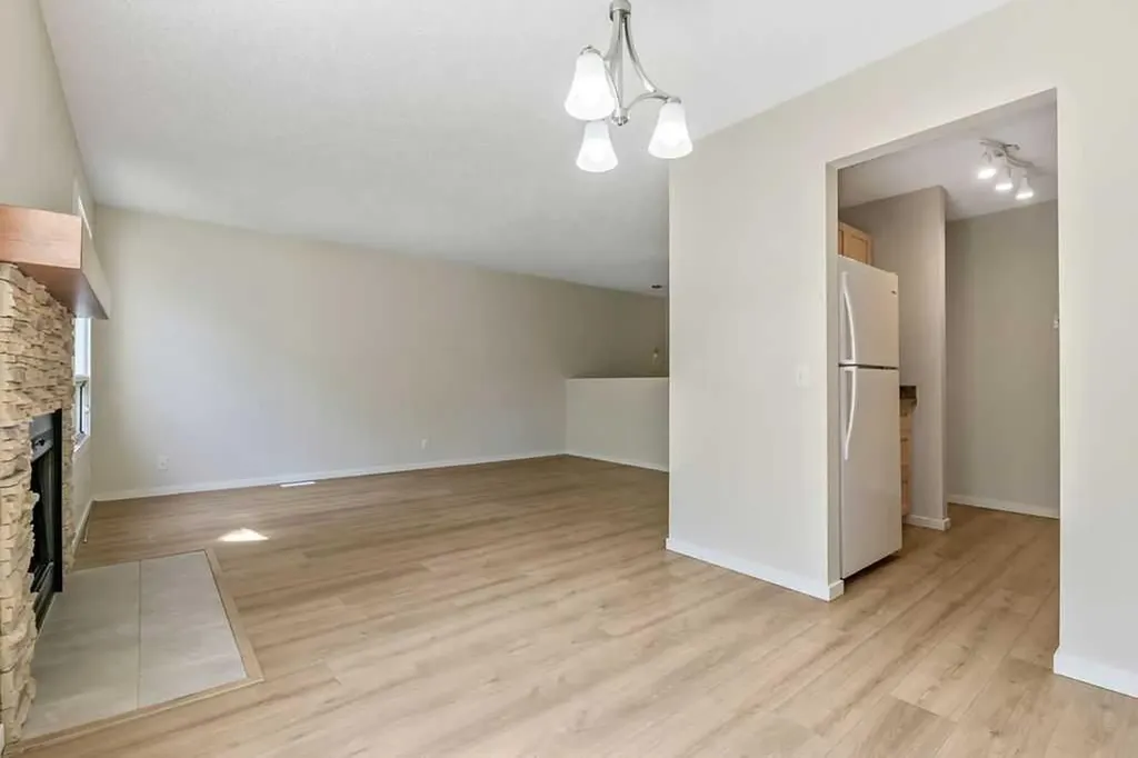 122 Bergen Road NW Calgary AB T3K 1H9