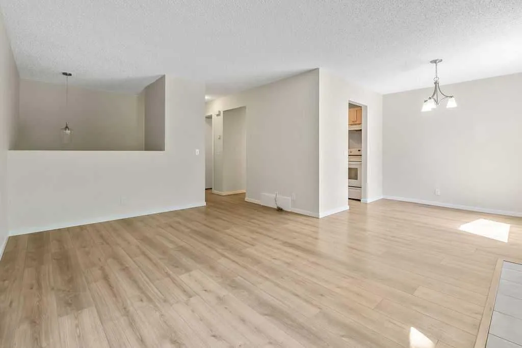122 Bergen Road NW Calgary AB T3K 1H9
