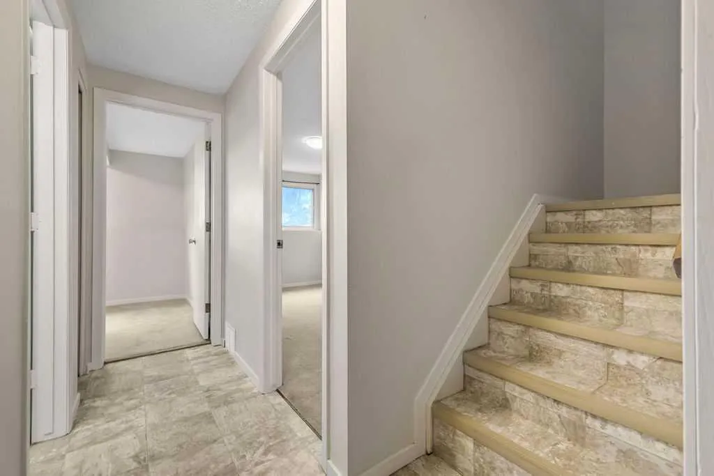 122 Bergen Road NW Calgary AB T3K 1H9