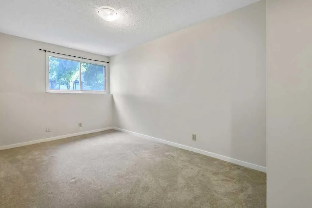 122 Bergen Road NW Calgary AB T3K 1H9