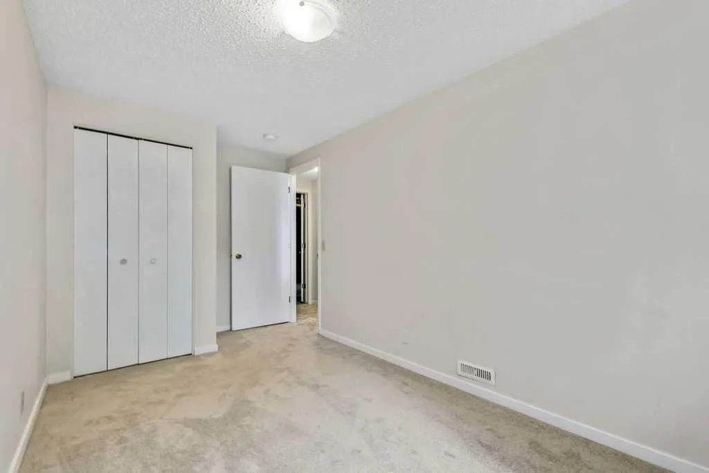 122 Bergen Road NW Calgary AB T3K 1H9