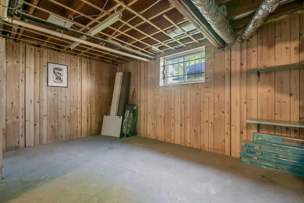 122 Bergen Road NW Calgary AB T3K 1H9