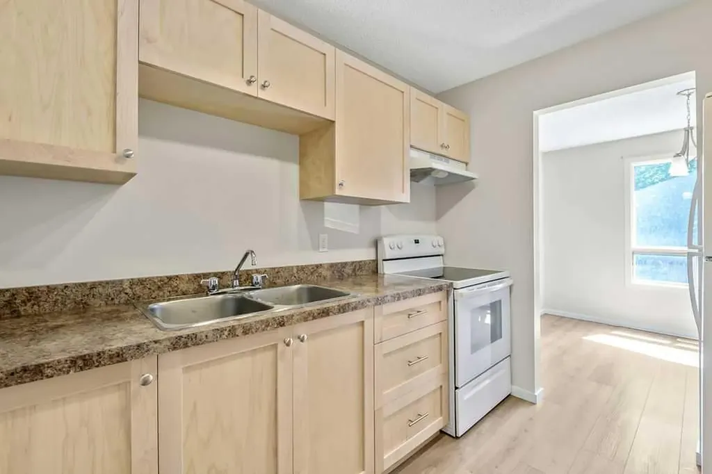 122 Bergen Road NW Calgary AB T3K 1H9