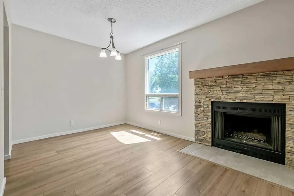 122 Bergen Road NW Calgary AB T3K 1H9