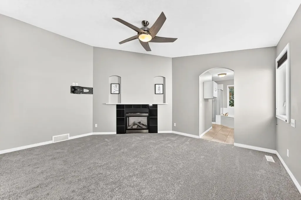 142 Strathmore Lakes Place Strathmore AB T1P 1Y6