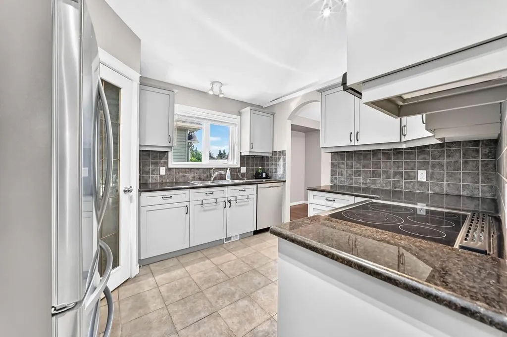 142 Strathmore Lakes Place Strathmore AB T1P 1Y6