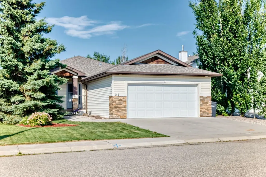 142 Strathmore Lakes Place Strathmore AB T1P 1Y6