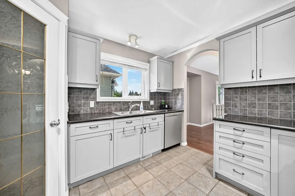 142 Strathmore Lakes Place Strathmore AB T1P 1Y6