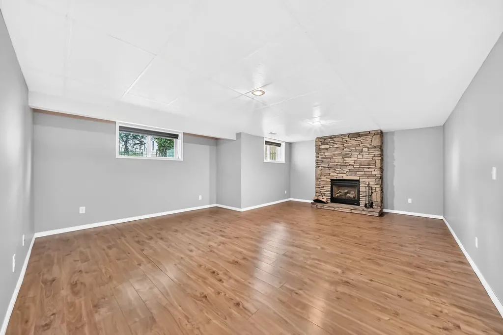 142 Strathmore Lakes Place Strathmore AB T1P 1Y6