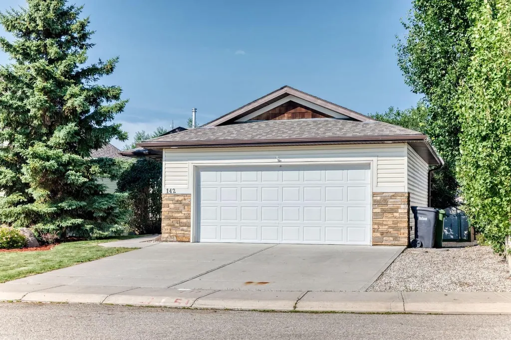 142 Strathmore Lakes Place Strathmore AB T1P 1Y6