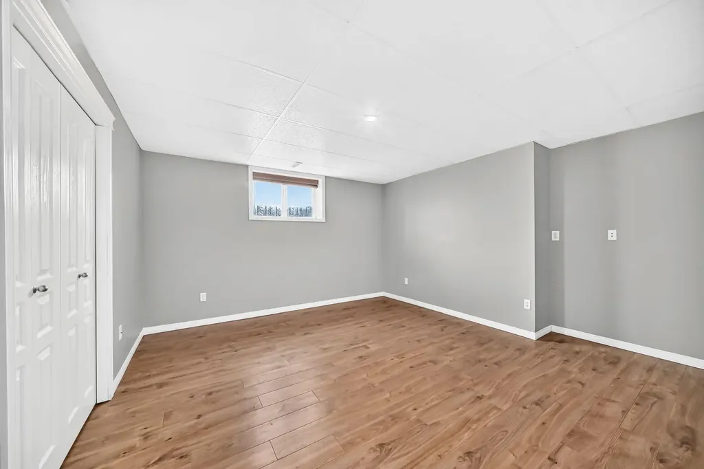 142 Strathmore Lakes Place Strathmore AB T1P 1Y6